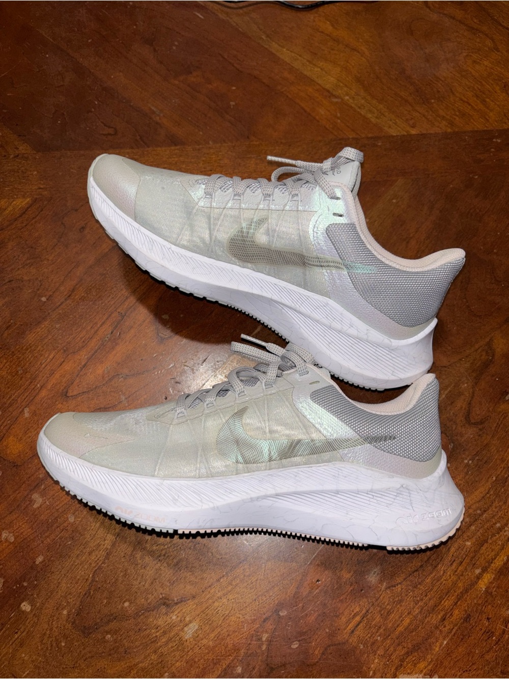 Nike Women's Running Shoes in Light Gray and Pink